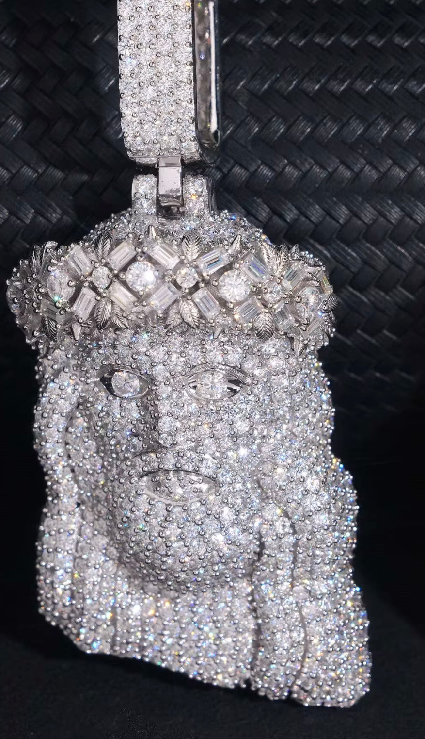 MOIS ZEUS - Icy Moissanite Jesus Pendant