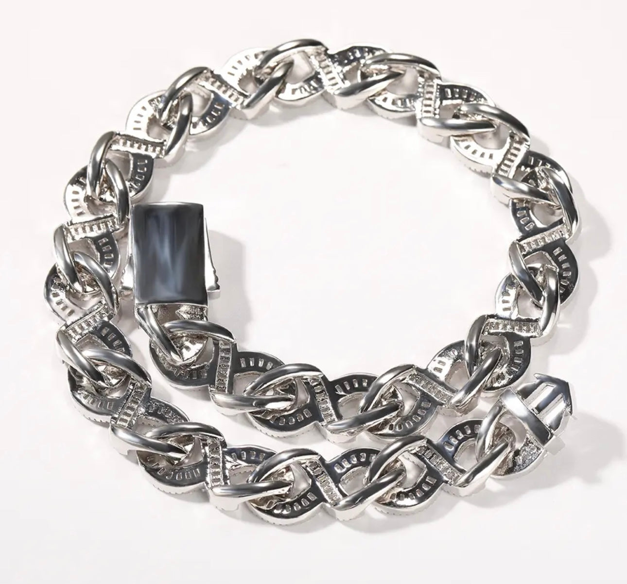LUXXX- 15 mm Baguette Infinity loop chain