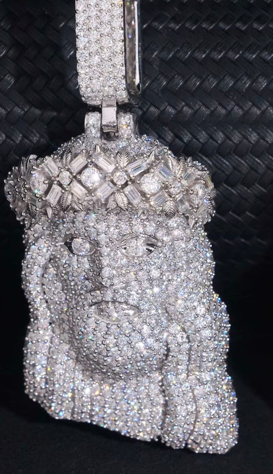 MOIS ZEUS - Icy Moissanite Jesus Pendant