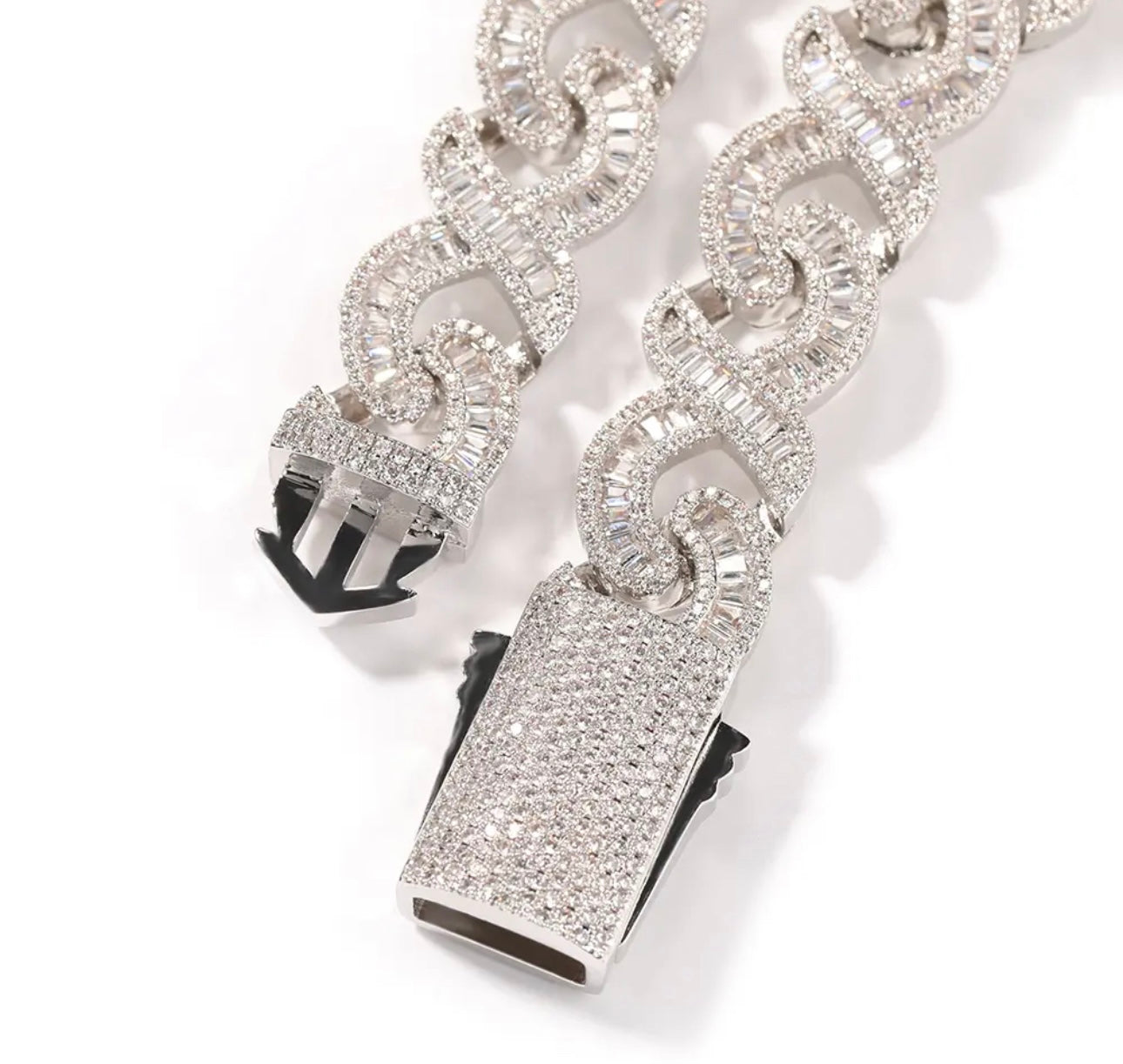 LUXXX- 15 mm Baguette Infinity loop chain