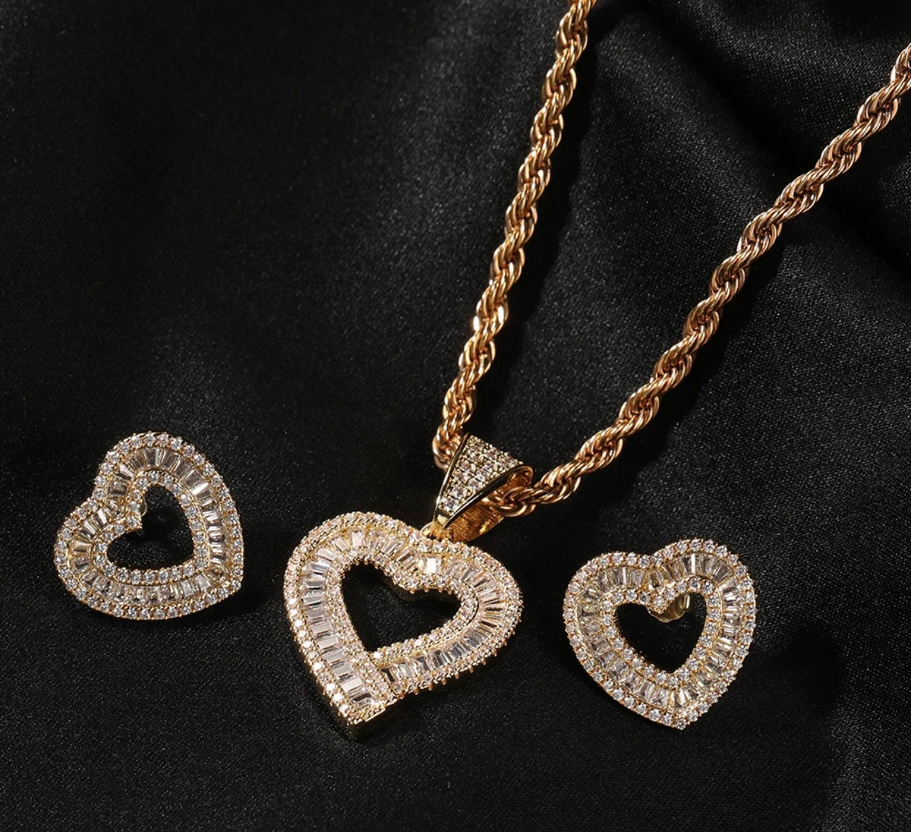 MATCHY-MATCHY- 3.3 cm Heart pendant & earrings set