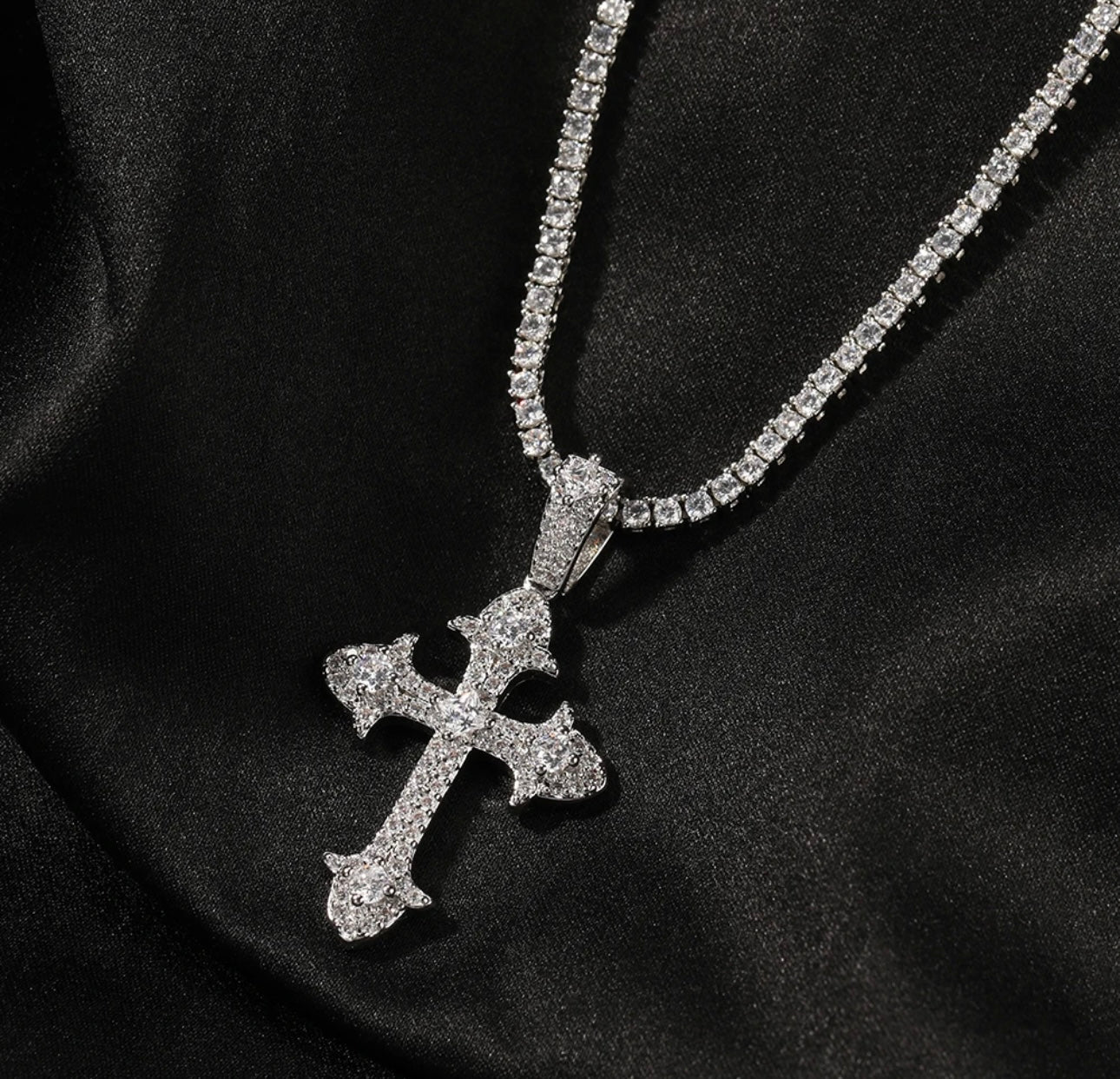 VINTAGE- 4.3 cm Vintage style mini cross