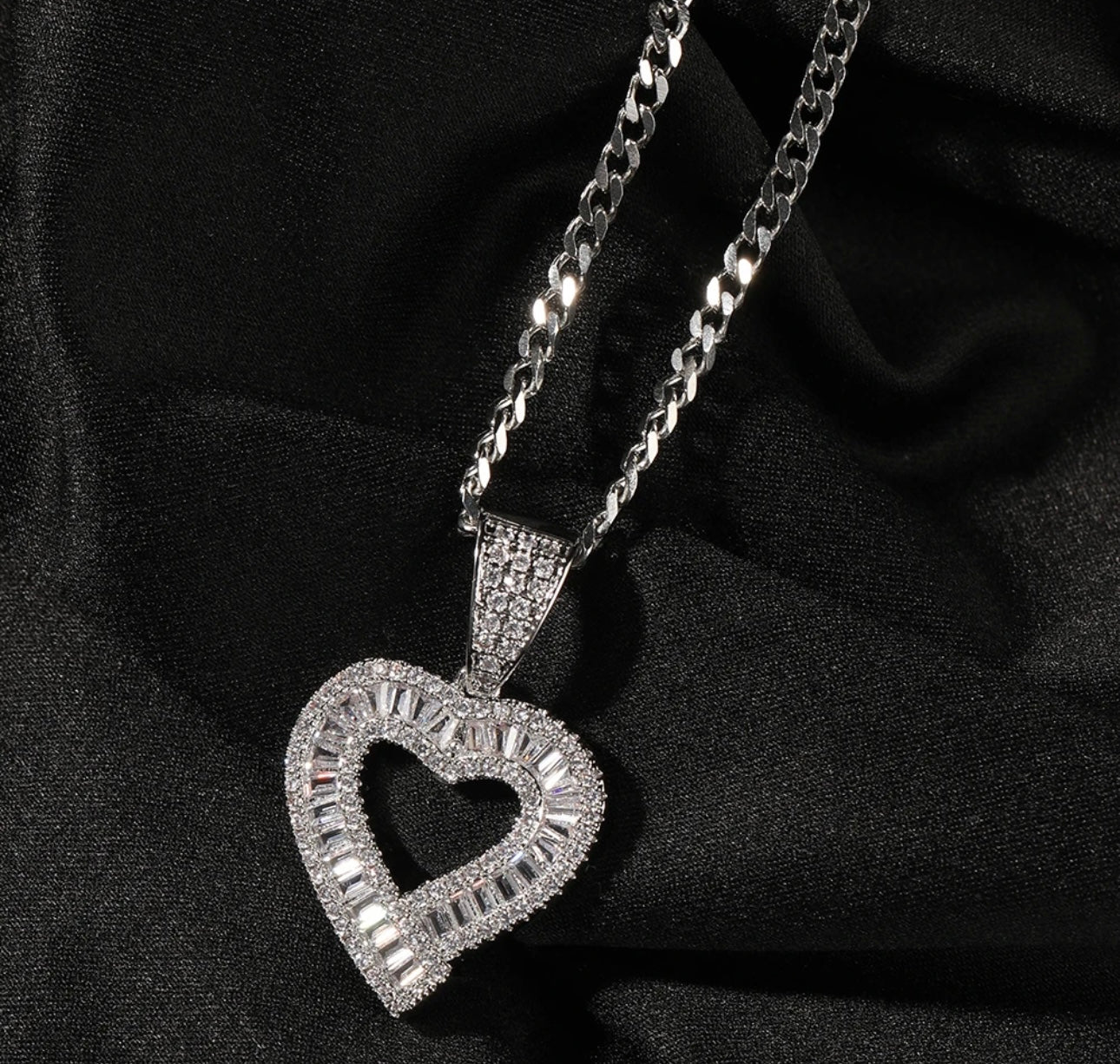 MATCHY-MATCHY- 3.3 cm Heart pendant & earrings set