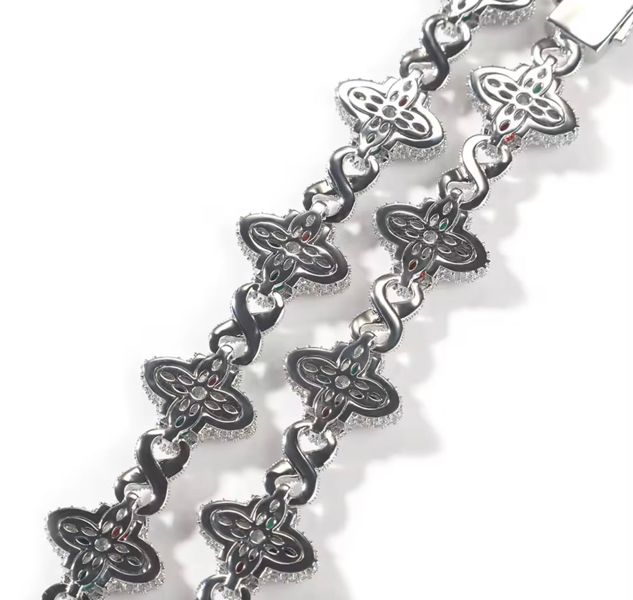 CLOVE- 19 mm Infinity link clover bracelet