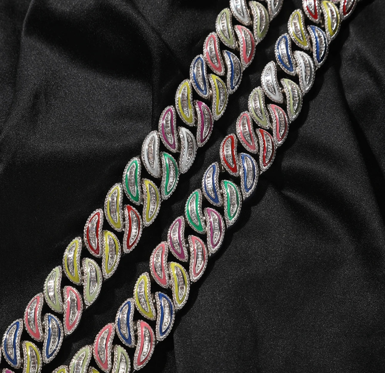 RIZZ- 20 mm Glow-in-the-dark  Cuban Link