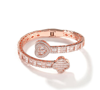 HEART CLOVER - 6.6 mm Baguette style four leaf clover heart bracelet