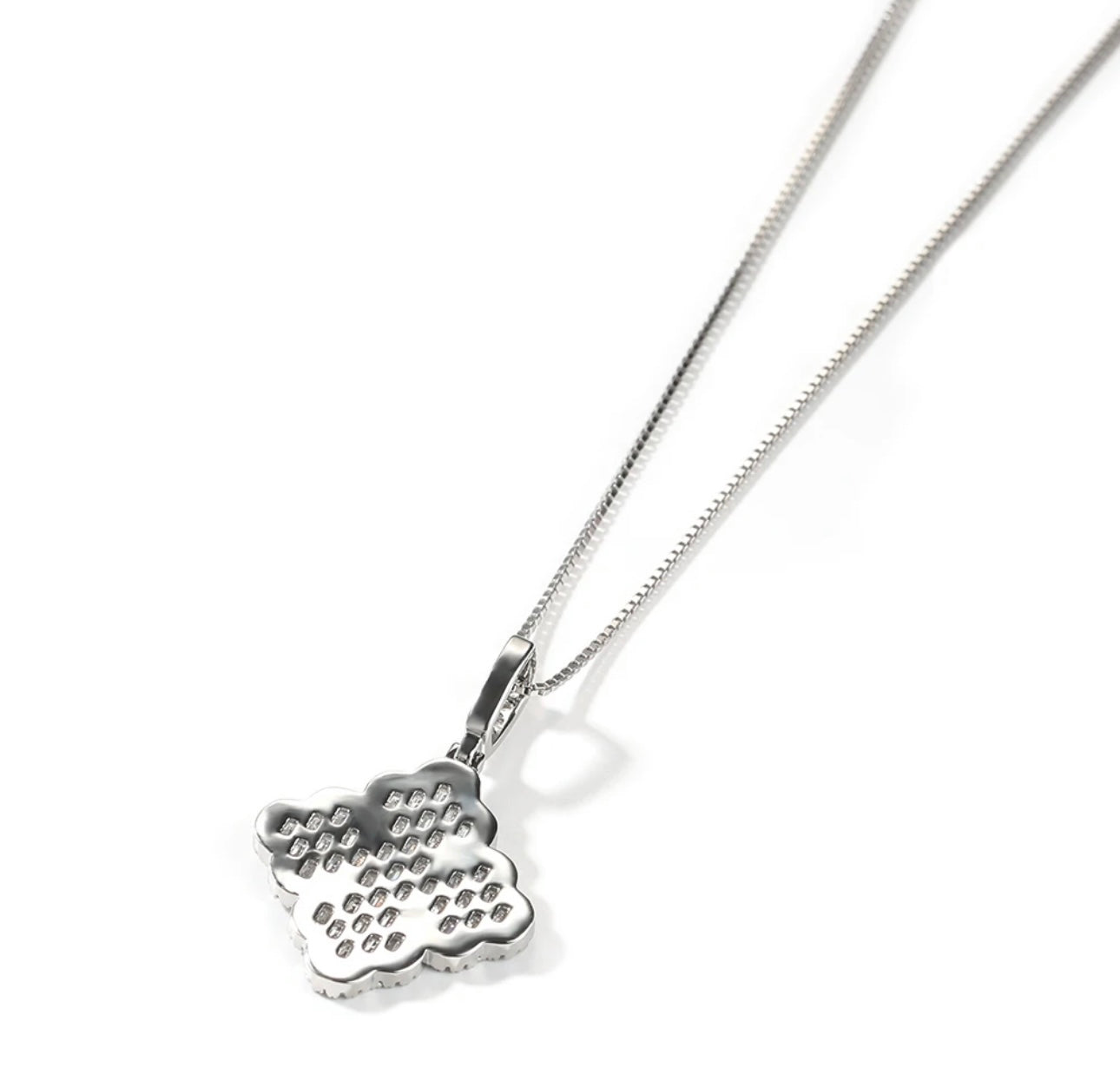 DAINTY -3.8 cm Baguette clover pendant