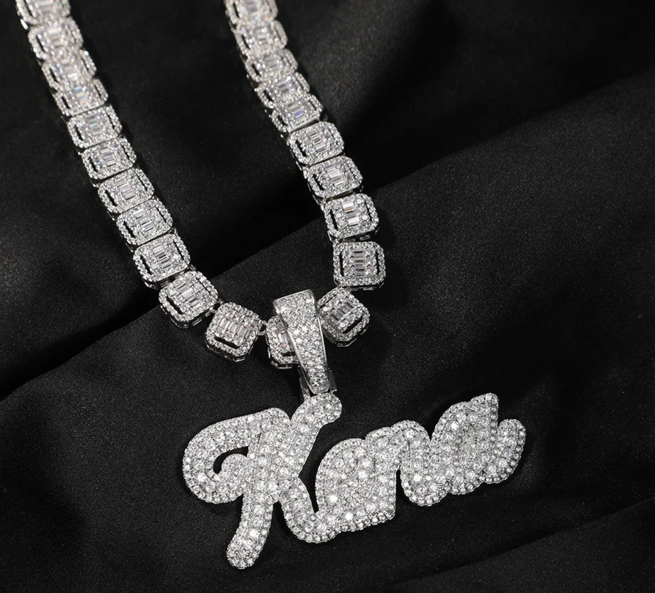 SCRIPT- 10 cm Brush cursive nameplate pendant